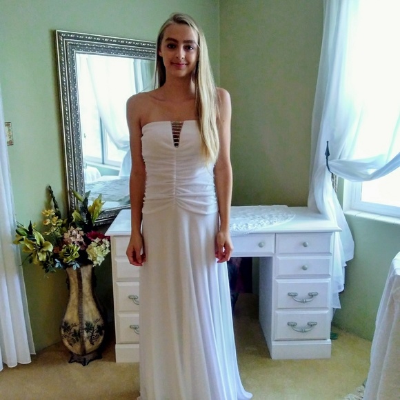 OXOXO size M white ruched sparkle bodice gown - Picture 3 of 5